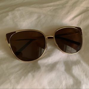 ‼️SOLD‼️Gold frame and brown lenses sunglasses